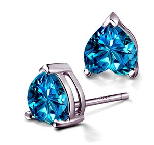 Fashionable silver earring